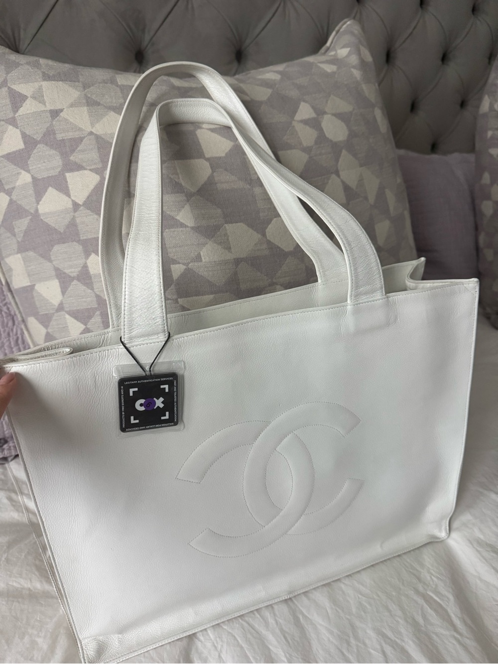 Authentic CHANEL White Leather Tote with Embossed CC Logo - Picture 6 of 6